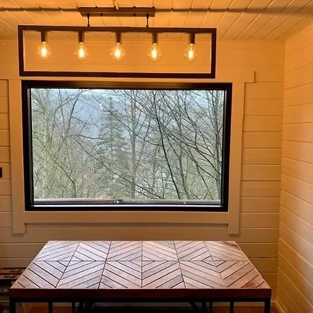 Douillets : Sur Pilotis בקתה *