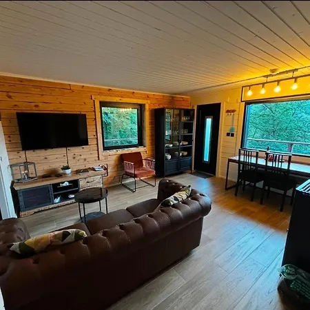 Douillets : Sur Pilotis Houyet